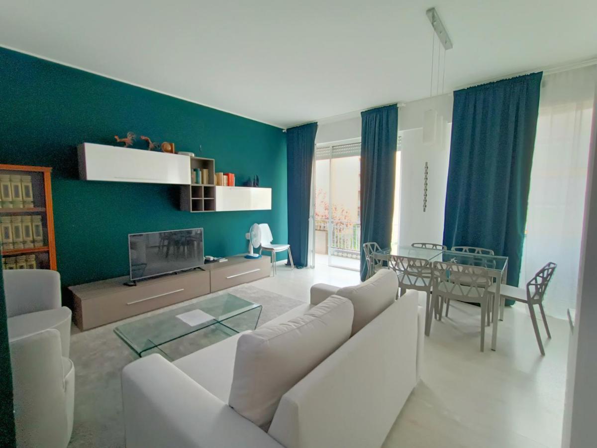 Appartement Joivy Elegant Flat For 6 With 2 Balconies Milaan